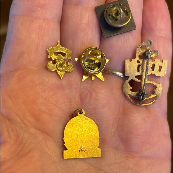 Gold tone Vintage Pins Collection - Picture 3 of 4